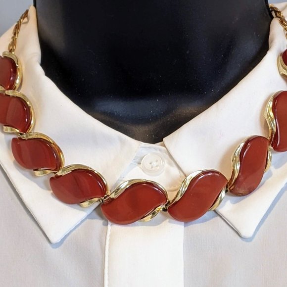 Lisner necklace on trend Amber color 17in - Picture 7 of 8